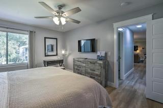 Walk to Coligny Beach Tropical Hilton Head Condo - Hilton Head Island - 1