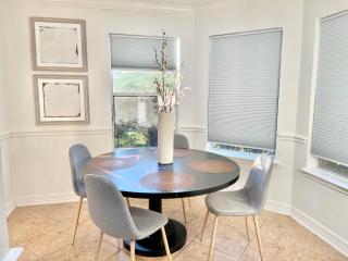 Modern Chic Home - Channelview - 0
