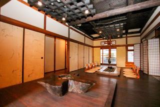 Guesthouse Omoya--全個室--囲炉裏のぬくもりと共にグループの絆を深める古民家宿でゆっくりとした時間を-6名部屋-6名部屋-8名部屋--最大20名-ペット同伴可は一室のみ- - Matsuyama - 0