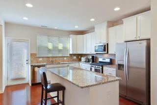 Delightful Pet Friendly Home In Great Location! townhouse - 4