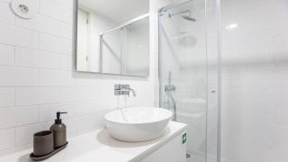 Stylish Studio w/ AC & Balcony by LovelyStay - Porto - 6