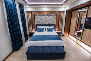 Art Deluxe Hotel - 0