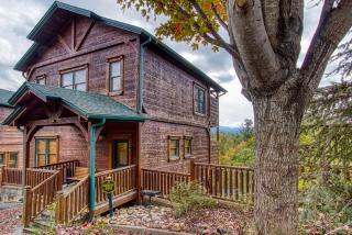 Lazy Bear Lodge, Hot Tub, Resort Pool, WIFI, 1089 FREE tickets each paid day, Dollywood and More - Gatlinburg - 6