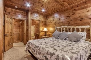 Lazy Bear Lodge, Hot Tub, Resort Pool, WIFI, 1089 FREE tickets each paid day, Dollywood and More - Gatlinburg - 3