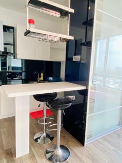 Corner Unit Landmark Residence 2, High Floor, Nice View, WiFi & Tvbox, Free Parking - 2