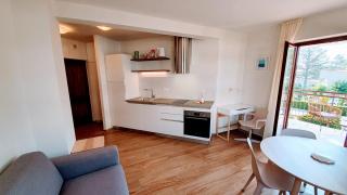 Modern renovated apartment 5 min walk to beach private parking - 7