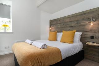 Cowshed Cottage with Log Burner & Shared Dog Field - 1