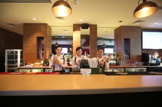 Holiday Inn Express Dubai Airport by IHG - Dubai - 2