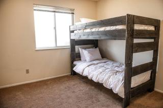 PET FRIENDLY: COZY GETAWAY, CENTRALLY LOCATED - 4