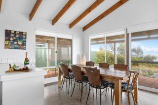 Bay Beach House - A Family & Pet Friendly Favourite with Direct Beach Access - Capel - 4