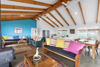 Bay Beach House - A Family & Pet Friendly Favourite with Direct Beach Access - Capel - 2
