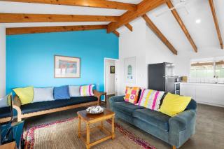Bay Beach House - A Family & Pet Friendly Favourite with Direct Beach Access - 1