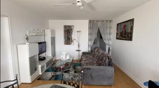 Le Mun,3 étoiles-T2-60m2-balcon-parking-wifi-linge-produits-face à la gerdarmerie-vue cathedrale - Reims - 7