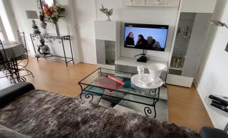 Le Mun,3 étoiles-T2-60m2-balcon-parking-wifi-linge-produits-face à la gerdarmerie-vue cathedrale - Reims - 5