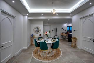 Durrani Homes - Arabian luxury at Souk Al Bahar besides Burj Khalifa & Dubai Mall - Dubai - 2