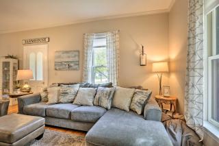 Bright Clear Lake Getaway, 4 Blocks to Downtown! - 4