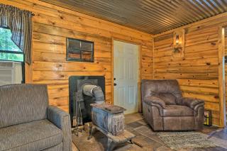 Wright City Cabin with Fire Pit and Forest Views! - Wright City - 7