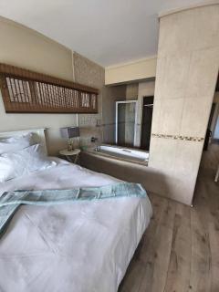 Whale Rock, Modern Beachfront Apartment - Margate - 3