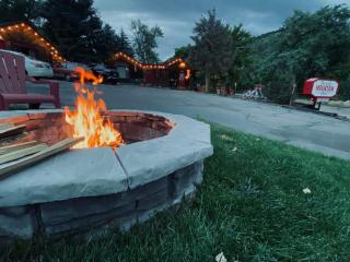 Foot of the Mountain Motel - 1