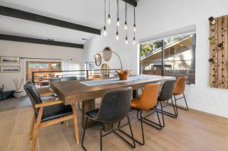 Modern Split Level Cabin -Hot Tub & Game Room - 1