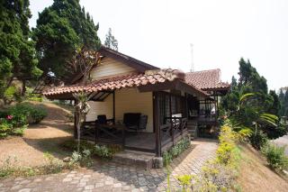 Royal Hotel and Villas Trawas - Trawas - 8