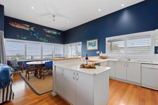 Tru Blu - Enjoy Sweeping 180 Degree Views of Gracetown in this Modern Family Beach House - Gracetown - 2