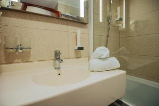 Grand Hotel Tuzla - Tuzla - 2