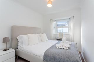 Modern Mews House with Free Parking Space, and Patio by Huluki Sussex Stays - Brighton & Hove - 2