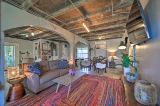 Eclectic Asheville Abode with Backyard Oasis! - Asheville - 0