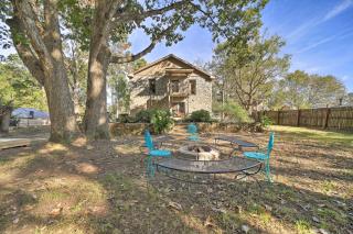Eclectic Asheville Abode with Backyard Oasis! - Asheville - 7
