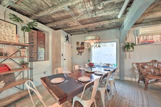 Eclectic Asheville Abode with Backyard Oasis! - Asheville - 2
