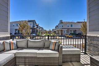 Near Hiking and Biking Trails Townhome with Patio - 0