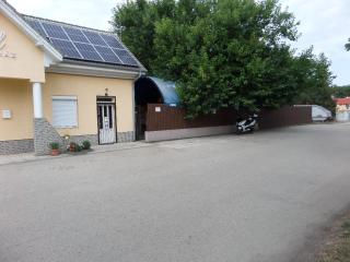 Karneol Apartmanház Cserkeszőlő - 1