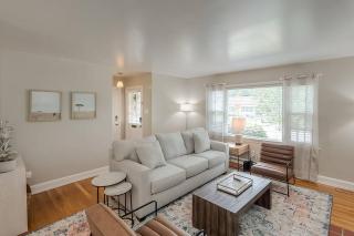 Charming 2 BR 1 BA with outdoor patio and grill close to downtown - 7