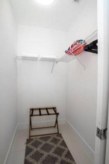 Across the Ocean few steps to beach contemporary three Bedroom townhouse - Pompano Beach - 7