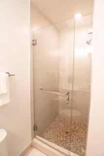 Across the Ocean few steps to beach contemporary three Bedroom townhouse - Pompano Beach - 6