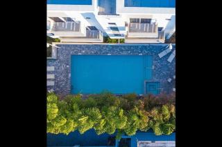 Across the Ocean few steps to beach contemporary three Bedroom townhouse - Pompano Beach - 3