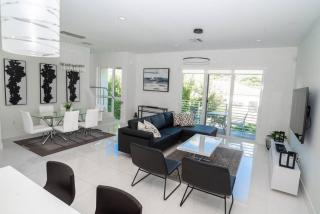 Across the Ocean few steps to beach contemporary three Bedroom townhouse - Pompano Beach - 1