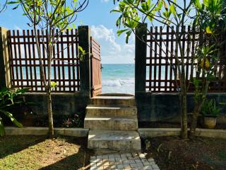 SUNSET BEACH HAVEN, Entire Villa, Beachfront, Private Pool - Galle - 4