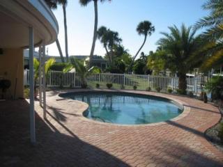 Paradisaical Enclave 5 Star Private Canal Dock Pool Family Fun - 5