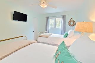 Seashell Cottage Fantastic La Jolla Home Close to Ocean w/Free WiFi, Private Washer/Dryer, Patio - 2