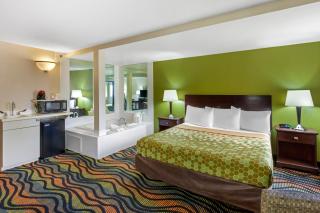 Econo Lodge Inn & Suites Oconto - 6
