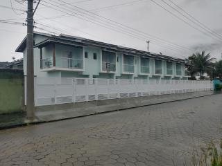 Casa em condomínio a 100 metros da praia. - 2