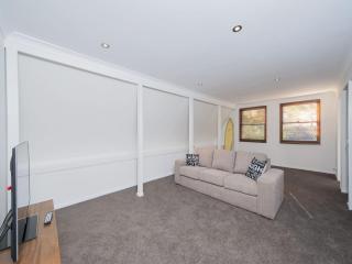 Barefoot Beach House 24 Essendene Road - Shoal Bay - 6