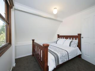 Barefoot Beach House 24 Essendene Road - Shoal Bay - 3