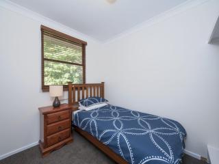 Barefoot Beach House 24 Essendene Road - Shoal Bay - 1