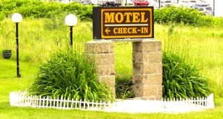 Budget Host Airport Inn - Waterville - 7