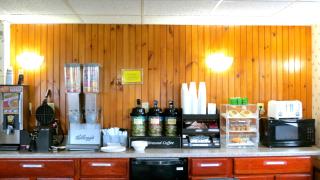 Budget Host Airport Inn - Waterville - 6