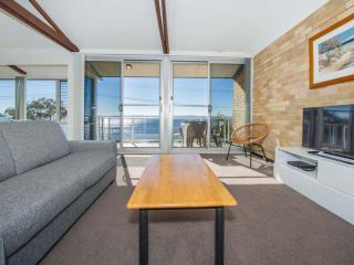 Castaways Unit 8 17 Shoal Bay Road - Shoal Bay - 8