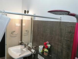 Le Petit Hotel & Restaurant - Negombo - 3